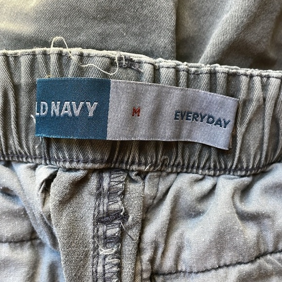 NWT. Old Navy Medium High Rise Denim Shorts. - Picture 4 of 11